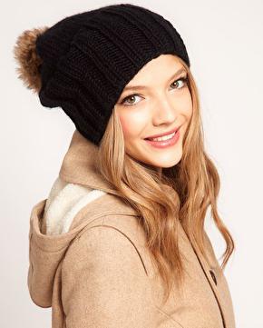 Rus kışları için doğal kürkten pomponlu şapka