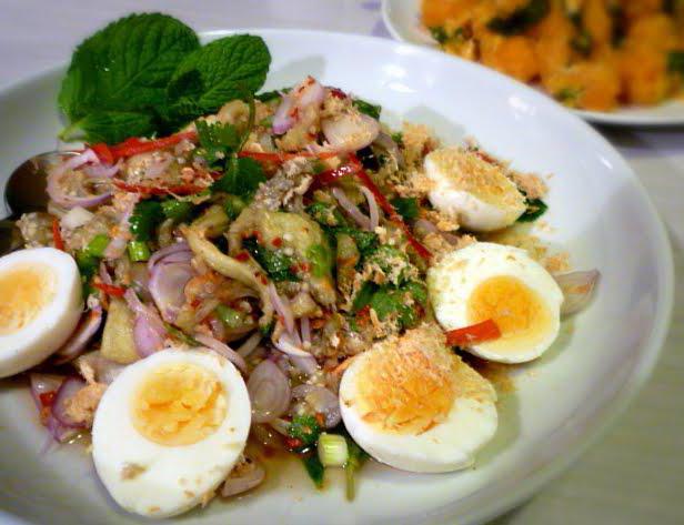Patlıcanlı yumurta salatası: en iyi tarifler