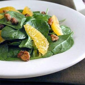 Ispanak sadece yararlı değil aynı zamanda lezzetli! Ispanaklı salatalar