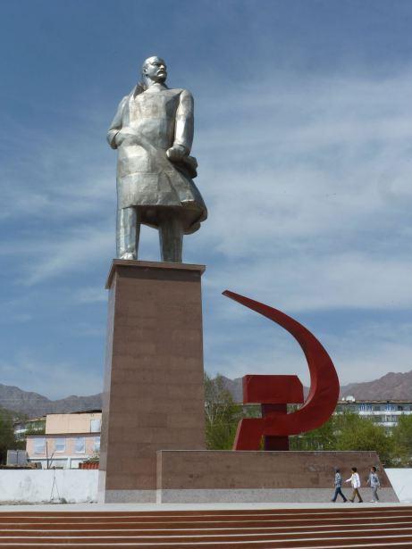Dünyanın en büyük Lenin anıtı. Lenin'in en büyük anıtı